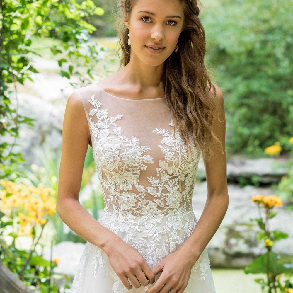 LILLIAN WEST Bridal Gown. Style# 66024. Sz.10. Ivory/Sand